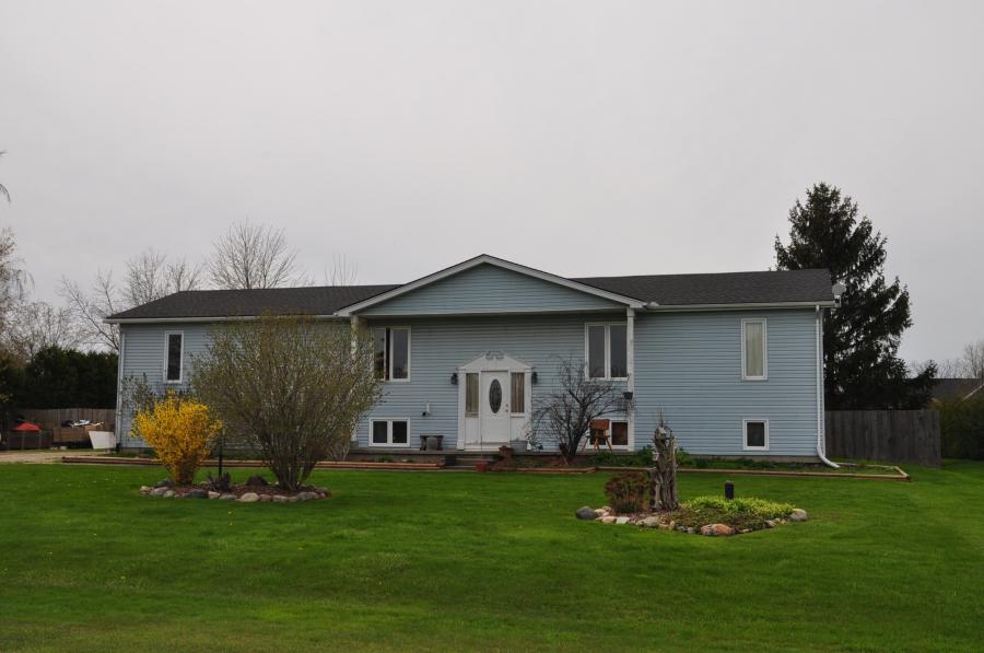 Small Rural Community Minutes to Strathroy