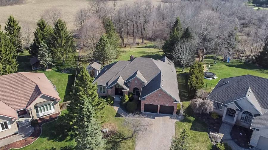 Sprawling ranch on executive lot